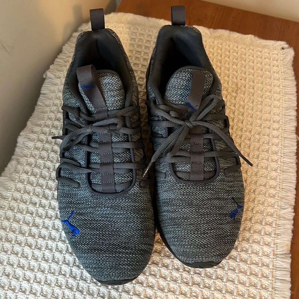 Men’s Soft Foam blue/gray Pumas size 8.5